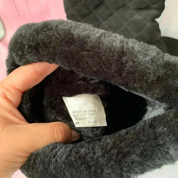 Women’s Michael kors fuzzy boots - Picture 8 of 10